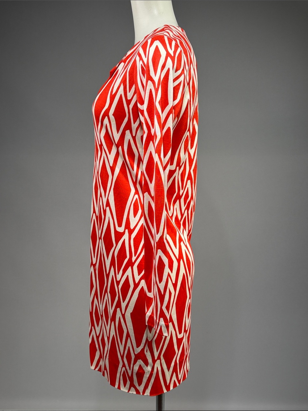 Diane Von Furstenberg Red and White Geometric V‑Neck Long Sleeve Dress (rack14) - Picture 5 of 10